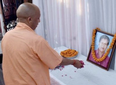 भाजपा के दो दिवंगत कार्यकर्ताओं को सीएम योगी ने दी भावभीनी श्रद्धांजलि