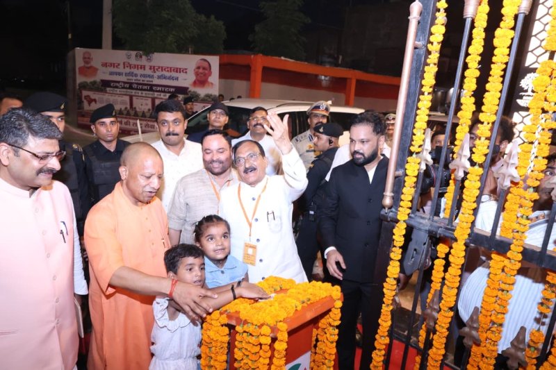 मुरादाबाद में दिखा सीएम योगी का वात्सल्य: जिस बच्ची का कराया था दाखिला, उसी के हाथों कराया \'श्री राम वाटिका\' का लोकार्पण