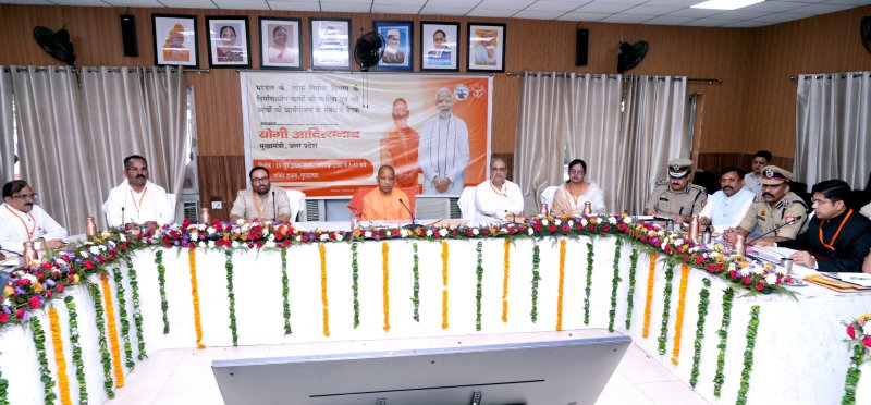 जनहित के कार्यों में कोई कोताही बर्दाश्त नहीं, सड़कों पर न दिखे एक भी निराश्रित गोवंशः मुख्यमंत्री योगी