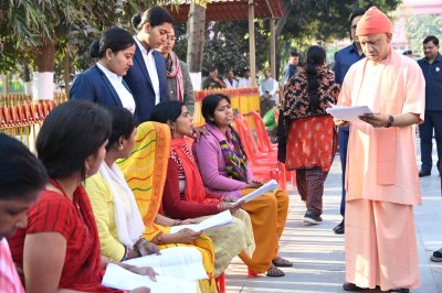 बेफिक्र होकर उपचार कराएं, सरकार देगी भरपूर आर्थिक सहायता: सीएम योगी