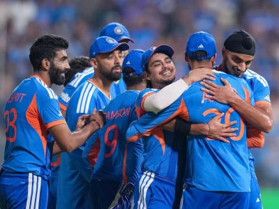 भारत - इंग्लैंड को 7 रनों से हराकर T20 क्रिकेट विश्व कप के फाइनल में