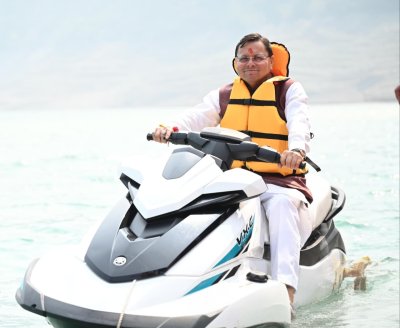 टिहरी झील में रोमांच के सफर पर निकले सीएम लेक फेस्टिवल में दिखे सीएम पुष्कर सिंह धामी के अलग-अलग अंदाज