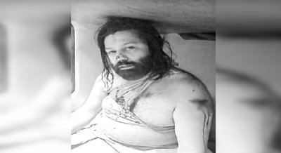 रीवा एक्सप्रेस में आशुतोष महाराज ब्रह्मचारी पर हमला, धारदार हथियार से घायल; टॉयलेट में छिपकर बचाई जान