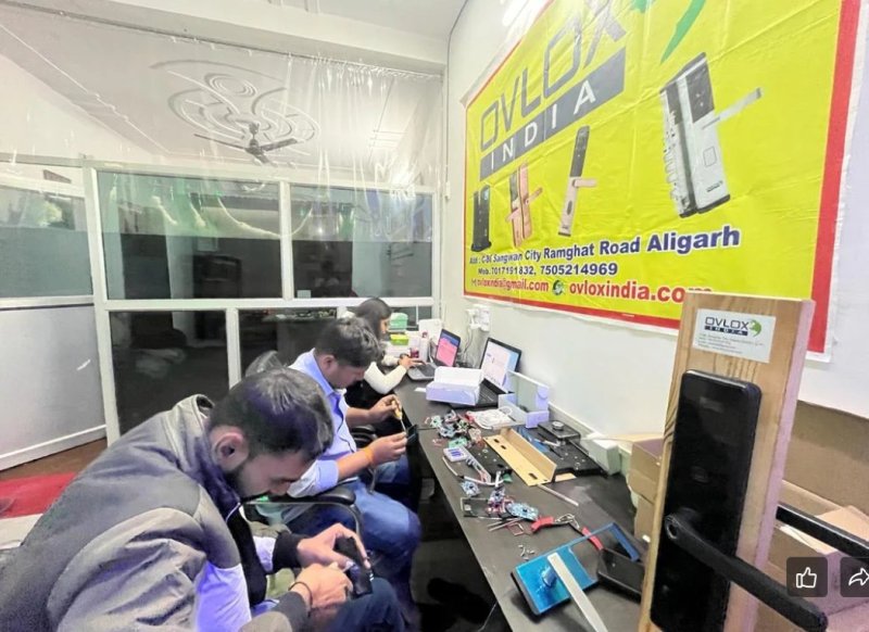 यूपी न्यूज़ : ओडीओपी योजना से मिला संबल, 10 लाख के ऋण से खड़ा किया डिजिटल लॉक का व्यवसाय