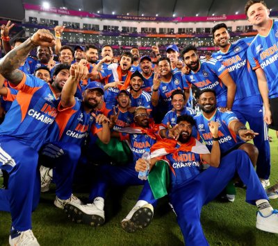 भारतीय गेंदबाजों ने न्यूजीलैंड का पुलिंदा 159 रन पर बांध टीम इंडिया को विश्व चैंपियन बनाया