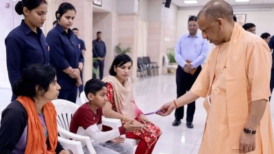 CM Yogi Adityanath Advises Children to Read Books and Limit Social Media Use During ‘Janata Darshan’