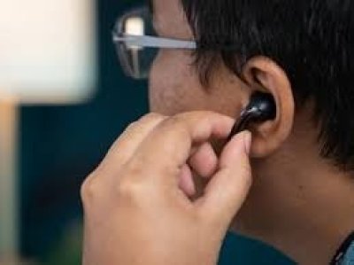 ENT Specialist Advises ‘60/60 Rule’ to Protect Hearing from Long Earphone Use