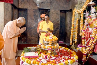 यूपी न्यूज़ : मुख्यमंत्री ने किए मां पाटेश्वरी के दर्शन-पूजन