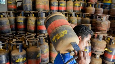 LPG Supply Crisis Puts India’s Restaurant Industry on Edge; Thousands May Shut Within 72 Hours