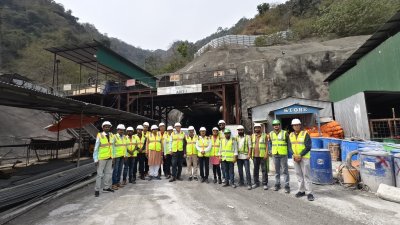 ऋषिकेश-कर्णप्रयाग रेल परियोजना का ओडिशा के पत्रकारों ने किया निरीक्षण, 37 हजार करोड़ की लागत से बन रही 125 किमी रेल लाइन