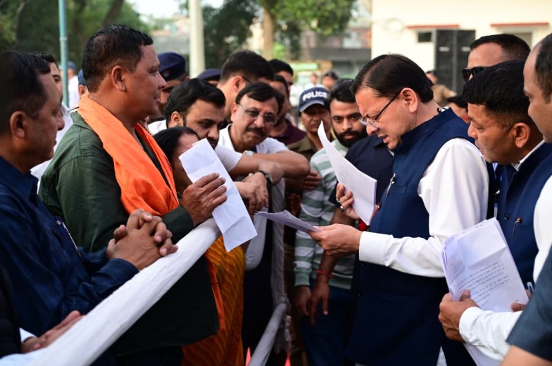 ‘मुख्य सेवक संवाद’ में सीएम धामी ने सुनी जनसमस्याएं, अधिकारियों को दिए त्वरित समाधान के निर्देश