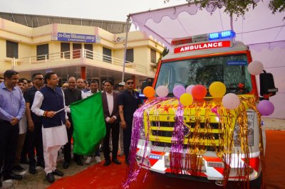 Uttarakhand : टनकपुर से चम्पावत को स्वास्थ्य सेवाओं की बड़ी सौगात, सीएम धामी ने ACLS एम्बुलेंस को दिखाई हरी झंडी