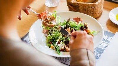 Start Meals the Right Way: Endocrinologist Says Simple Food Order Change Can Reduce Blood Sugar Spikes