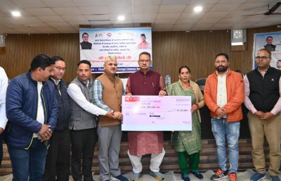 आपदा प्रभावित गांवों के 110 परिवारों को ₹87 लाख से अधिक की सहायता, मंत्री गणेश जोशी ने वितरित किए चैक