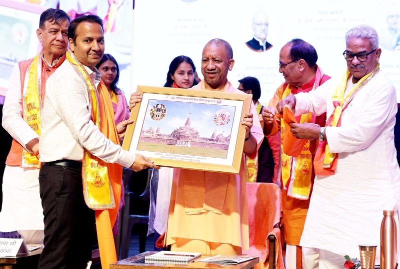 अपने कर्तव्य को निष्ठा से निभाकर राष्ट्र निर्माण में योगदान देना ही सच्ची राष्ट्रभक्ति है – सीएम योगी