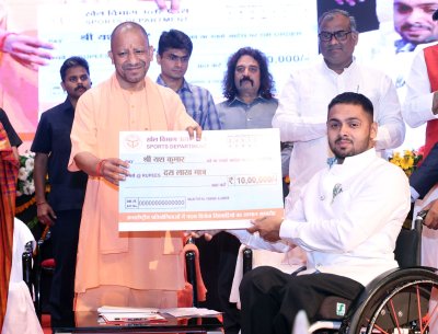 यूपी न्यूज़ : योगी ने राज्य का मान बढ़ाने वाले खिलाड़ियों को सम्मानित किया