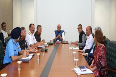 ग्लोबल तनाव भारत अलर्ट: रक्षा मंत्री राजनाथ सिंह ने की हाई-लेवल सुरक्षा समीक्षा बैठक