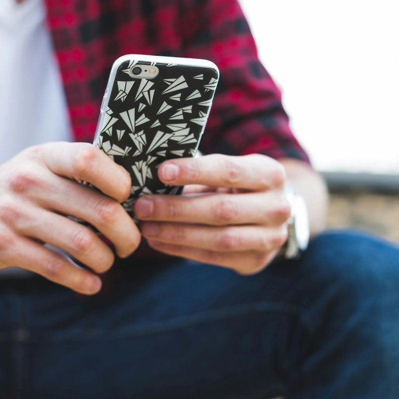 Why Mindless Scrolling Feels Relaxing but Leaves You Mentally Drained