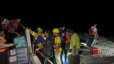 उत्तराखंड : टिहरी में आंधी-तूफान से मचा हड़कंप, SDRF ने 30 लोगों को सुरक्षित निकाला