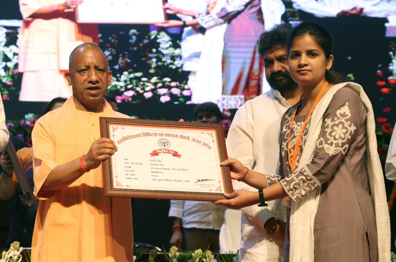 योगी सरकार में पारदर्शी भर्ती से खिले चयनित अभ्यर्थियों के चेहरे