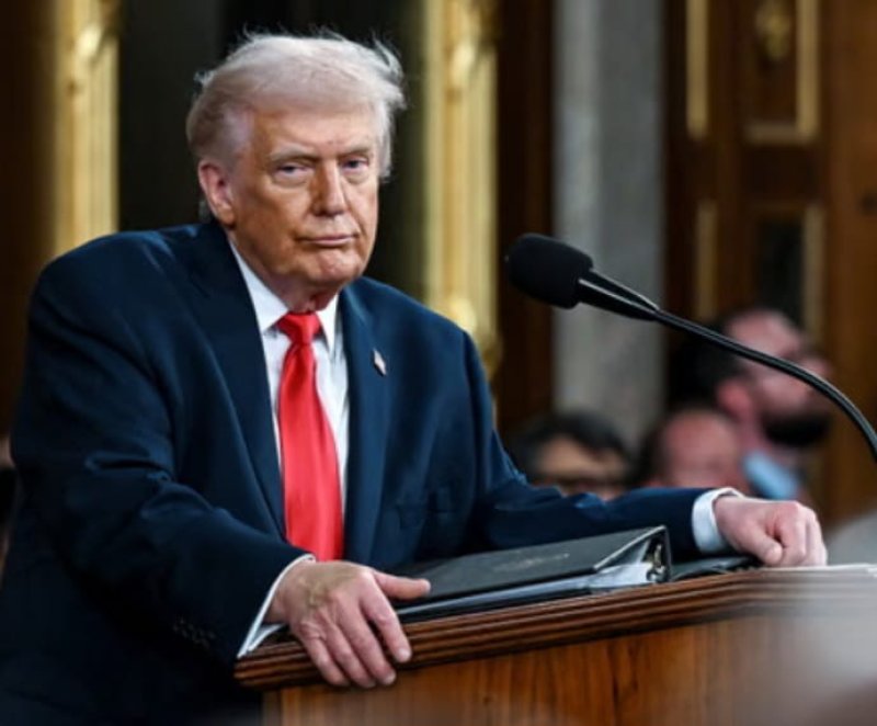Trump Signals Strike Option as Iran Tensions Simmer