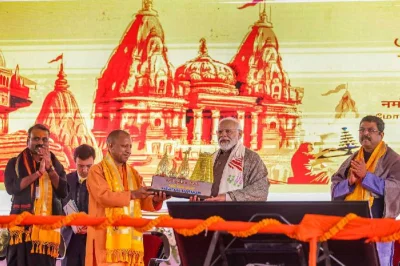 योगी सरकार में बढ़ी आस्था की रौनक, काशी विश्वनाथ मंदिर में रिकॉर्ड तोड़ श्रद्धालुओं ने किए दर्शन