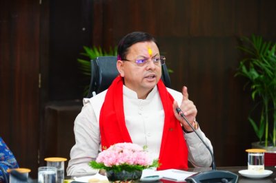 उत्तराखंड : तैयारी बिना बैठक में पहुंचे अफसरों पर भड़के सीएम धामी, 15 जून तक लंबित घोषणाएं पूरी करने के सख्त निर्देश