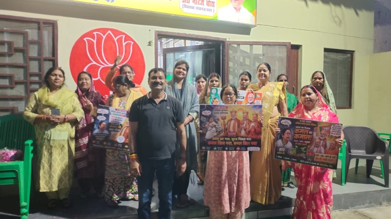 अलीगंज में भी गूंजा जीत का जश्न, मशाल जुलूस और आतिशबाजी से सजा माहौल
