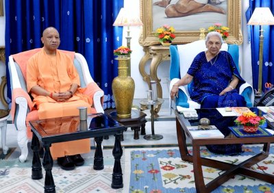 यूपी न्यूज़ : मुख्यमंत्री ने की राज्यपाल से शिष्टाचार भेंट