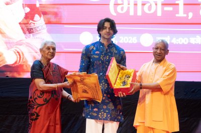 यूपी में फिल्म कृष्णावतारम् टैक्स फ्री : लोकभवन सभागार में फिल्म देखने के बाद मुख्यमंत्री योगी आदित्य नाथ ने की घोषणा