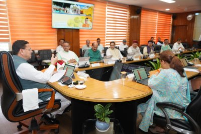 धामी कैबिनेट के बड़े फैसले: पर्वतीय चकबंदी नीति से होमस्टे नियमों तक कई अहम प्रस्ताव मंजूर