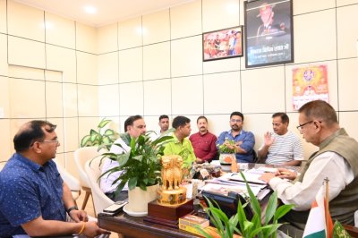 मोतीलाल नेहरू मार्ग की बदहाल स्थिति पर भड़के गणेश जोशी, तत्काल मरम्मत के दिए निर्देश
