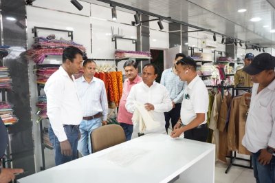 वैश्विक स्तर पर बने \'दून सिल्क\' ब्रांड की अलग पहचान: डॉ धन सिंह रावत