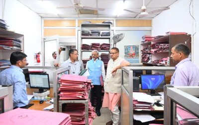 Uttarakhand : इलेक्ट्रिक स्कूटर से अचानक उपनल मुख्यालय पहुंचे गणेश जोशी, अधिकारियों-कर्मचारियों में मची हलचल