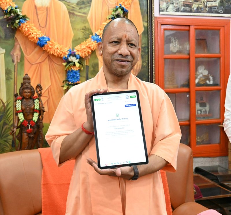 यूपी न्यूज़ : मुख्यमंत्री योगी आदित्यनाथ ने भरा डिजिटल स्वगणना प्रपत्र