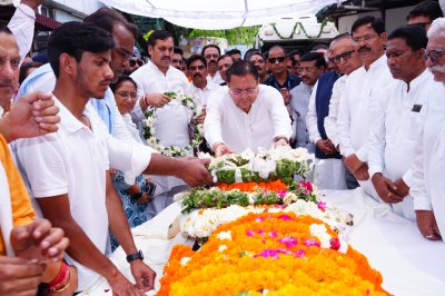 उत्तराखंड : पूर्व मुख्यमंत्री मेजर जनरल भुवन चंद्र खंडूड़ी को नम आंखों से अंतिम विदाई, मुख्यमंत्री धामी ने दी श्रद्धांजलि