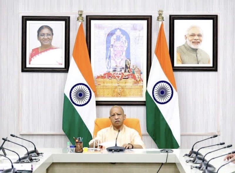 हर जनपद में हो निवेश, जनपदों की पर कैपिटा इनकम बढ़ाने पर भी ध्यान केंद्रित करें- मुख्यमंत्री योगी