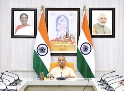 हर जनपद में हो निवेश, जनपदों की पर कैपिटा इनकम बढ़ाने पर भी ध्यान केंद्रित करें- मुख्यमंत्री योगी