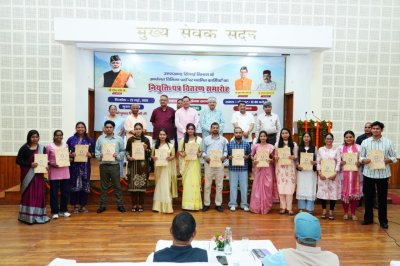 उत्तराखंड : 483 युवाओं को नियुक्ति पत्र, धामी बोले—मेहनत और प्रतिभा से मिल रही सरकारी नौकरी