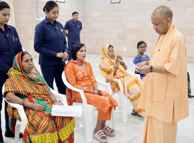 प्रदेशवासियों की सुरक्षा और जनसमस्याओं के लिए सरकार प्रतिबद्ध: मुख्यमंत्री योगी
