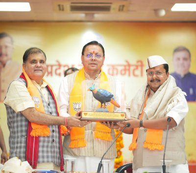 उत्तराखंड : देवभूमि पहुंचे भाजपा राष्ट्रीय अध्यक्ष नितिन नवीन का भव्य स्वागत, सीएम धामी व महेंद्र भट्ट ने किया अभिनंदन