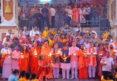 ऋषिकेश में गंगा तट पर आध्यात्म और संस्कृति का संगम, सीएम धामी व भाजपा अध्यक्ष नितिन नबीन ने की गंगा आरती