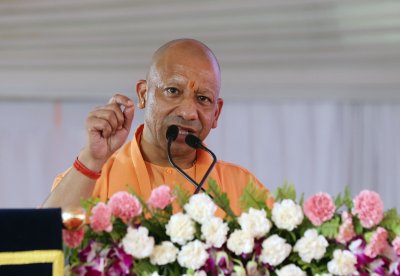 अहिंसा सर्वोच्च धर्म, लेकिन देश-समाज की सुरक्षा के लिए खतरा पैदा करने वालों के प्रति अपनानी पड़ेगी हिंसाः मुख्यमंत्री योगी