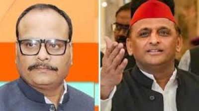 UP: अखिलेश यादव के \'पत्रकार\' वाले तंज पर भड़के ब्रजेश पाठक, सोशल मीडिया पर मचा कोहराम