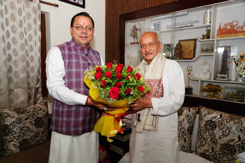 उत्तराखंड : पद्म भूषण सम्मान से अलंकृत भगत सिंह कोश्यारी से मिले मुख्यमंत्री धामी, दी शुभकामनाएं