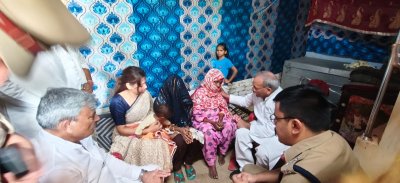 Uttar Pradesh : मुख्यमंत्री राहत कोष से मिली मदद, पीड़ित परिवार को मिला संबल