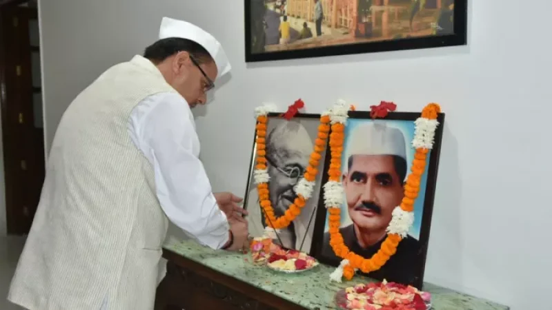 गांधी एवं शास्त्री जयंती पर धामी ने किया नमन, सत्य-अहिंसा और ‘जय जवान, जय किसान’ का संदेश दोहराया