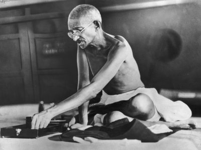 गांधी की हत्या के बाद जब प्रतिशोध की आग भड़की