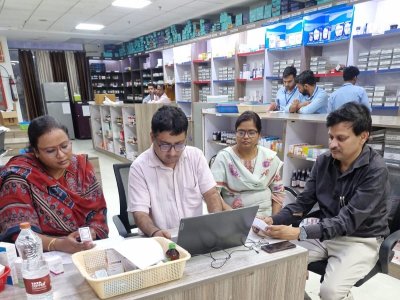 एफएसडीए की जांच में सामने आईं अनियमितताएं, कम कीमत पर मिली दवाएं, मरीजों से वसूली जा रही लगभग पूरी एमआरपी