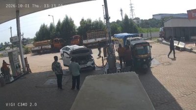 वडोदरा में CNG रिफिलिंग के दौरान ब्लास्ट, धमाके से दहले पेट्रोल पंप पर लोग